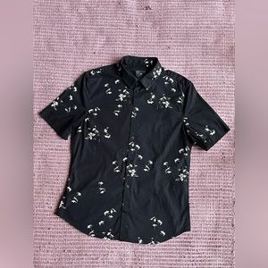 H&M Men’s Muscle Fit Floral Button Down Shirt